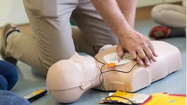Cerca de 40 mil casos de muerte súbita son registrados anualmente en Argentina. Por esa razón, la Federación Argentina de Cardiología (FAC) busca capacitar cerca de 400 mil instructores en RCP.