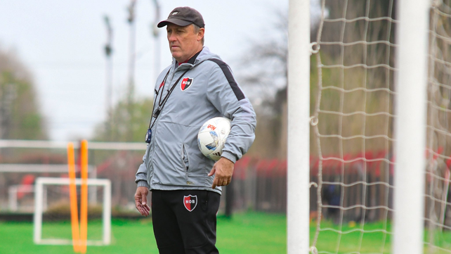 Ricardo Lunari vuelve a conducir la primera de Newell's en forma interina. Tiene 13 partidos para convencer a la CD de que es el indicado para seguir.