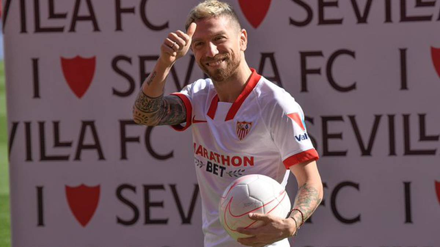 Papu Gómez fue presentado en el Sevilla de España