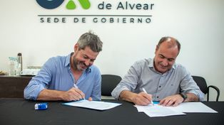 Rúbrica. Matías Lammens y Carlos Pighin, en el acto oficial.