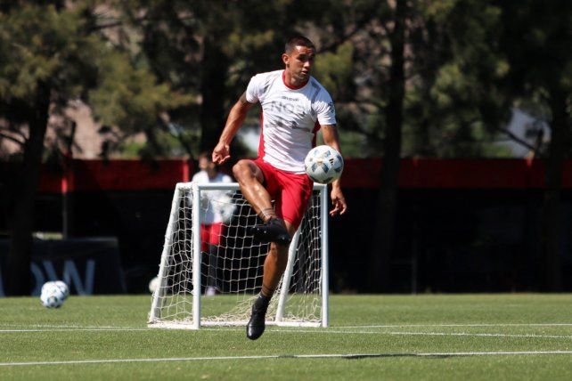 Gustavo Velázquez regresó de la Copa América y jugará el amistoso.
