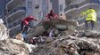 rescatan a una mujer que paso mas de 100 horas sepultada tras el sismo en turquia