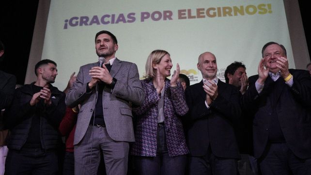 Acompañados por dirigentes locales y nacionales