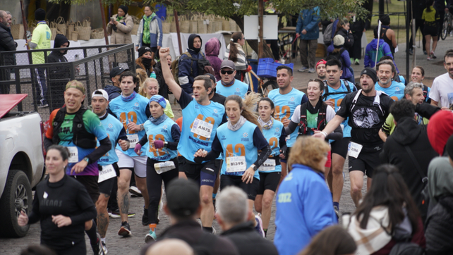 Los maratonistas y la gente compusieron la imagen de la 27ª edición del maratón rosarino.