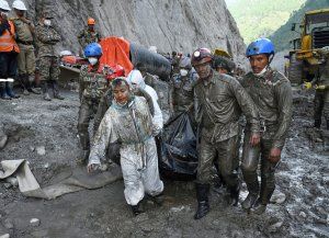 La tragedia de Nepal ya suma más de 1.450 muertos y unos 5.800 desaparecidos