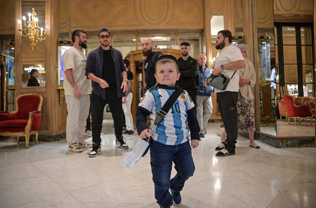 El influencer ruso Hasbulla mostró su humor cuando fue consultado por Messi