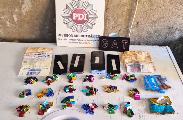 Atraparon a dos mujeres por la venta barrial de drogas y les secuestraron estupefacientes en B° Adelina Centro de Santo Tomé