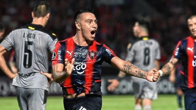 Cerro Porteño venció como local a Peñarol y es el único líder del Grupo G con siete puntos.