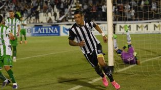 Un delantero paraguayo en la mira de Unión