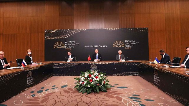 Ucrania y Rusia continuarán el diálogo