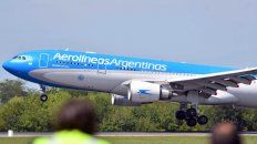 El avión de Aerolíneas Argentinas que trajo desde Rusia la segunda tanda de 300 mil dosis de vacunas Sputnik V arribó a Ezeiza este sábado. El avión de Aerolíneas Argentinas que trajo desde Rusia la segunda tanda de 300 mil dosis de vacunas Sputnik V arribó a Ezeiza este sábado.
