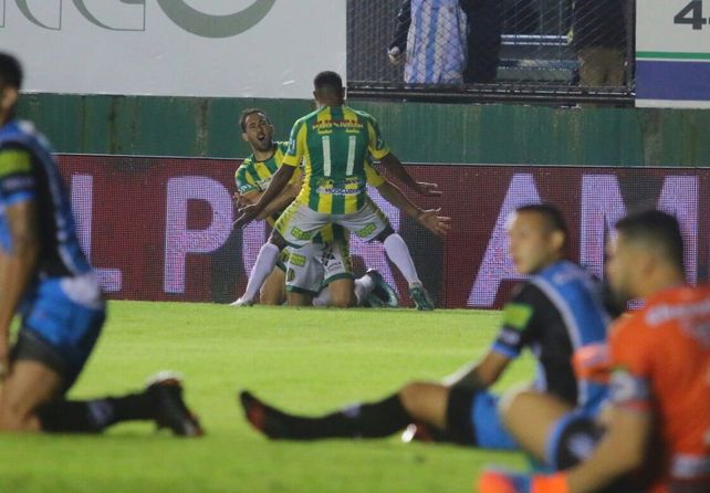 Aldosivi ascendió a la Superliga tras derrotar a Almagro en la final