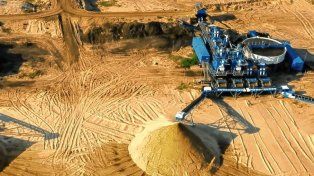 Vaca Muerta ensaya arenas neuquinas mezcladas con las de Entre Ríos para reducir costos operativos