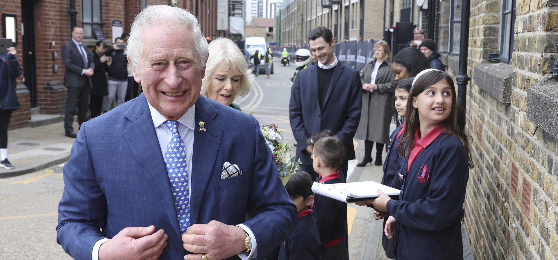 El príncipe Carlos de Gran Bretaña realiza una visita al sitio de capacitación para las artes y la cultura de The Prince