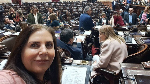 La diputada nacional Gabriela Lena denunció que se están llevando a cabo pases a planta permanente de personal del Poder Legislativo y demás áreas del Estado