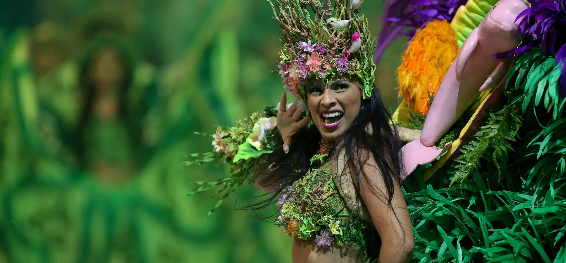 Artistas de la Asociación Boi Caprichoso actúan durante el festival anual de folclore conocido como Boi Bumba en Bumbódromo, una isla en el Amazonas, Parintins, Brasil. Fotografía: Michael Dantas/AFP/Getty Images Artistas de la Asociación Boi Caprichoso actúan durante el festival anual de folclore conocido como Boi Bumba en Bumbódromo, una isla en el Amazonas, Parintins, Brasil. Fotografía: Michael Dantas/AFP/Getty Images