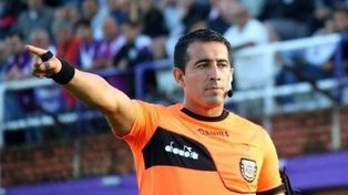 Luis Lobo Medina otra vez dirigirá un partido de los equipos rosarinos. Tras la mala actuación en Barracas con Central, ahora arbitrará a Newells ante Huracán.