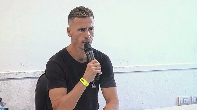 Leonel Pernía dio una conferencia de prensa explicando lo que encontraron en su auto.