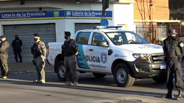 Atrincherado hace horas con un rehén: hizo casi 300 disparos