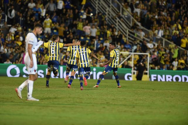 Llegó el empate de Ojeda y empieza el festejo canalla.