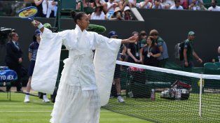 Una tenista juega en Wimbledon con un kimono inspirado en Kill Bill
