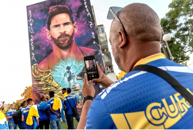 La delegación de Curaçao recorrió la historia de Messi que está plasmada en Rosario