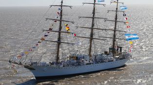 Mauricio Macri recibe a la Fragata Libertad
