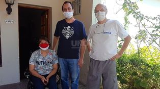 El Padre Matías Camussi junto a su familia