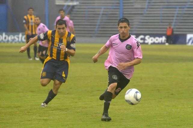 En el Nacional B. En la temporada 2010/11, alcanzó a enfrentar a Rosario Central en la segunda categoría de AFA.