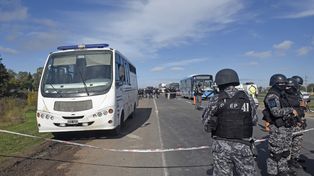 Arriesgada fuga de nueve presos de un micro penitenciario