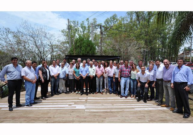 Cumbre peronista. Bordet reunió a todos los presidentes municipales de su mismo signo partidario.