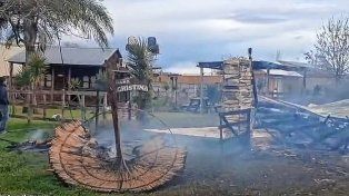 Colón: investigan el voraz incendio que destruyó seis cabañas