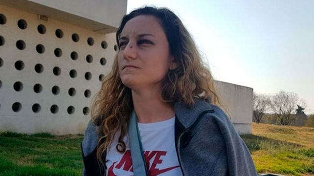 Golpeada. La defensora Celeste Racca tiene un ojo negro y un raspón.