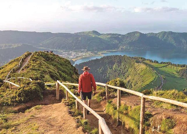 Las islas de los Azores están localizadas al oeste del continente de Portugal.