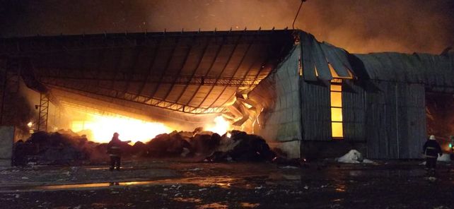 Voraz incendio en la planta de Vicentín en Avellaneda