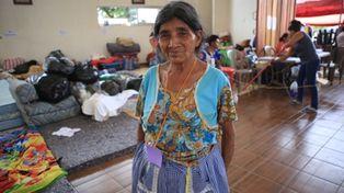 Familiares buscan a víctimas del volcán de Fuego en Guatemala