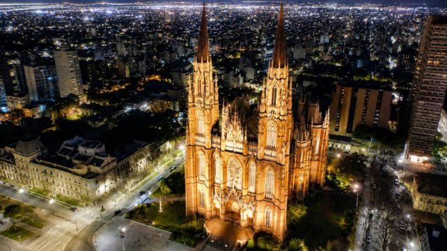 El templo neogótico ganó una votación tras superar a íconos arquitectónicos de Italia y Francia.