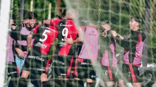 Colón se fortalece con triunfos y Delfino trabaja para encontrar el juego