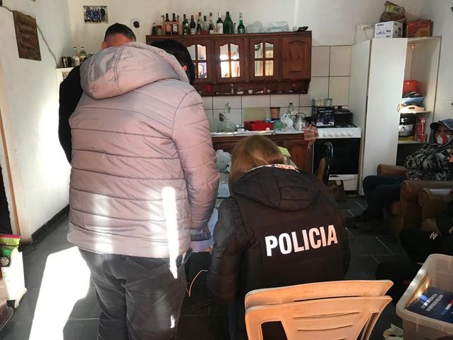 Los agentes de la Agencia de Investigación Criminal secuestraron armas