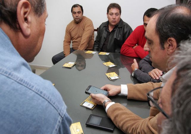 Los taxistas presentaron al Intendente una nueva aplicación para celulares