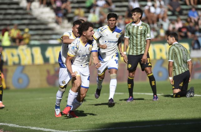 El juvenil marcador central Ignacio Ovando es uno de los dos que más minutos tiene en cancha en lo que va del año. El otro es Pizarro.