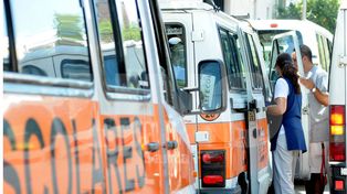 Sin transportes escolares en los barrios anegados