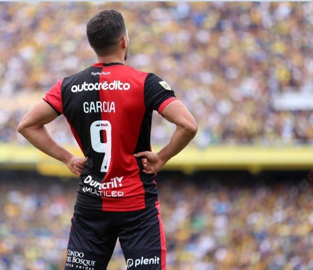 El último. Juanchón García fue el último rojinegro que vistió la 9 y jugaba como tal. Jugó hasta final del 2022.