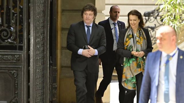 El presidente Javier Milei expulsó a Diana Mondino del gabinete por su voto en la ONU a favor de Cuba y en contra de Estados Unidos e Israel.&nbsp;