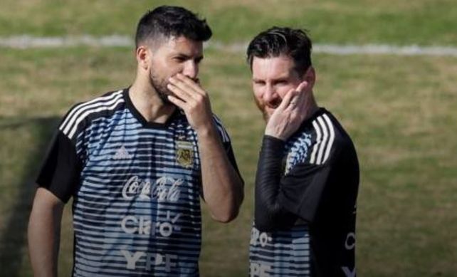 Se filtró un curioso video de Agüero y Messi en plena concentración de la Argentina