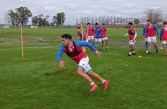 Unión prepara un plan con dos 9 para recibir a Defensa y Justicia