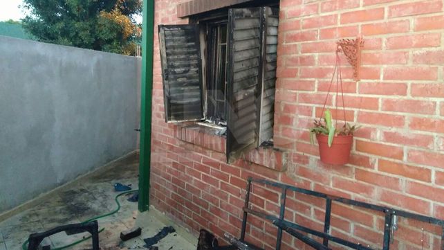 Rescataron a tres adolescentes graves por una explosión seguida de un voraz incendio