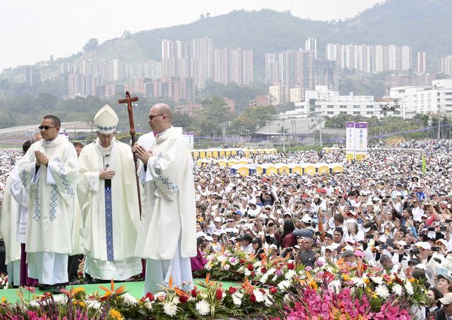 Multitud. Francisco durante la misa en Medellín