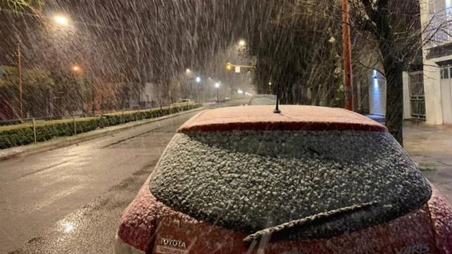 Cayó nieve en Tres Arroyos (@MeteoFedex).