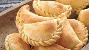 Para muchos, la empanada tradicional de carne salada es la favorita